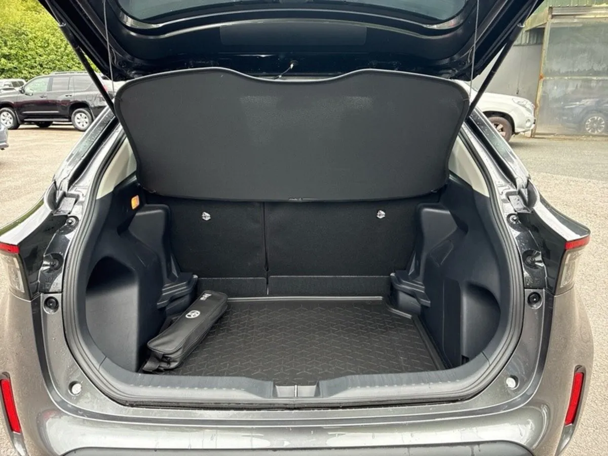 Toyota Yaris Cross Hatchback, Petrol Hybrid, 2024, Grey