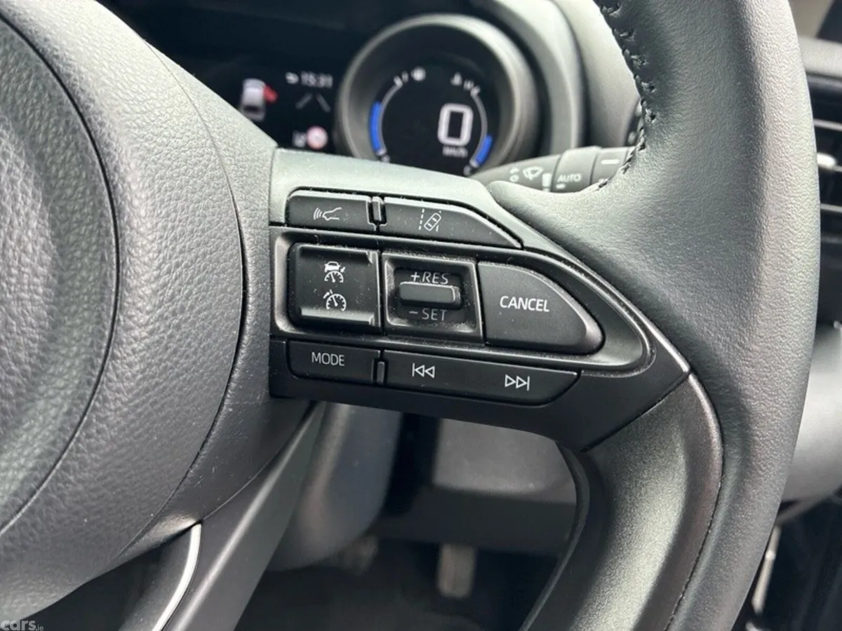 Toyota Yaris Cross Hatchback, Petrol Hybrid, 2024, Grey