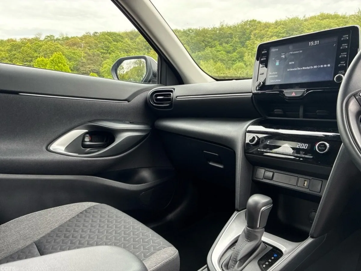 Toyota Yaris Cross Hatchback, Petrol Hybrid, 2024, Grey