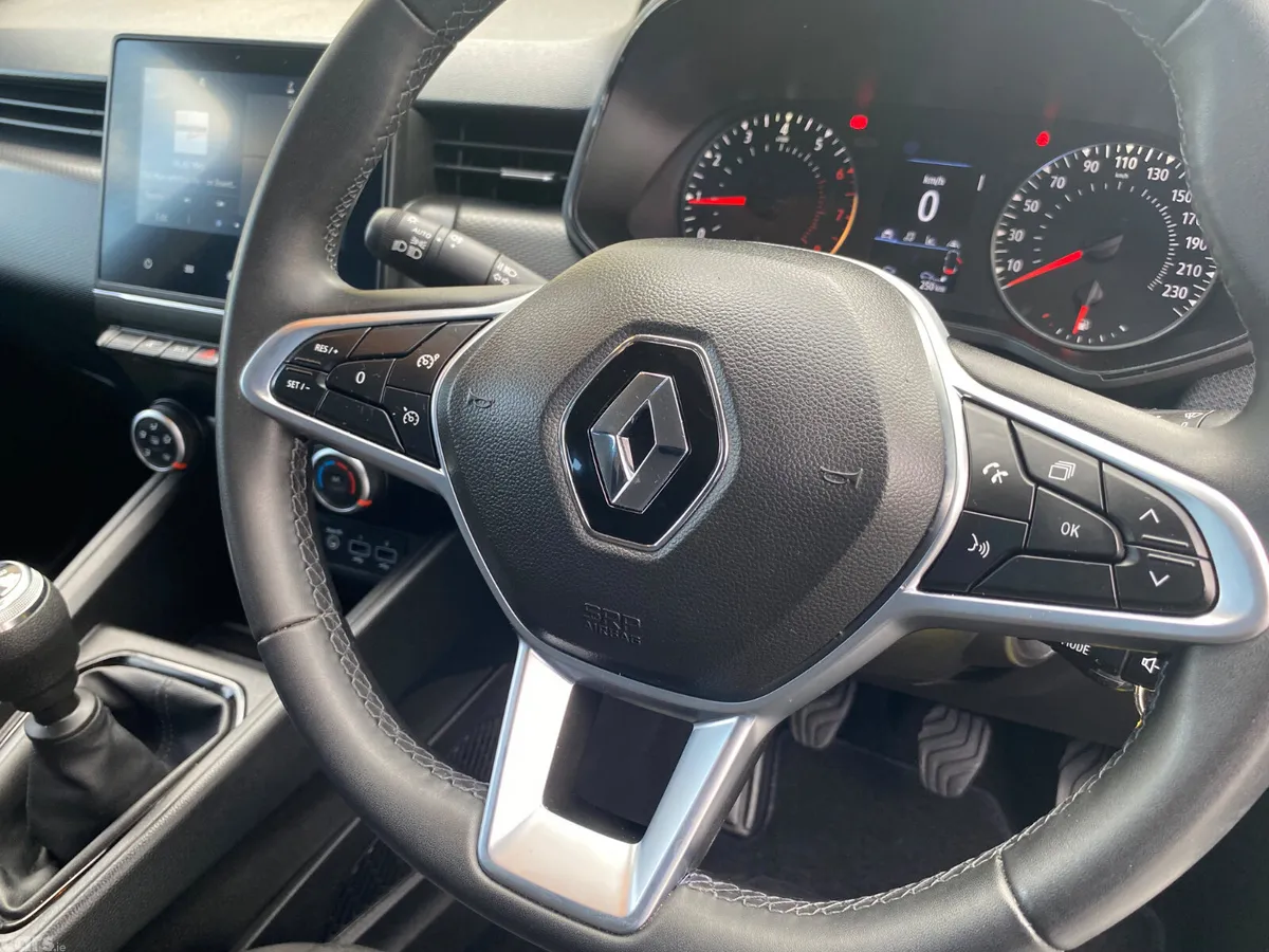 Renault Clio Hatchback, Petrol, 2022, Grey