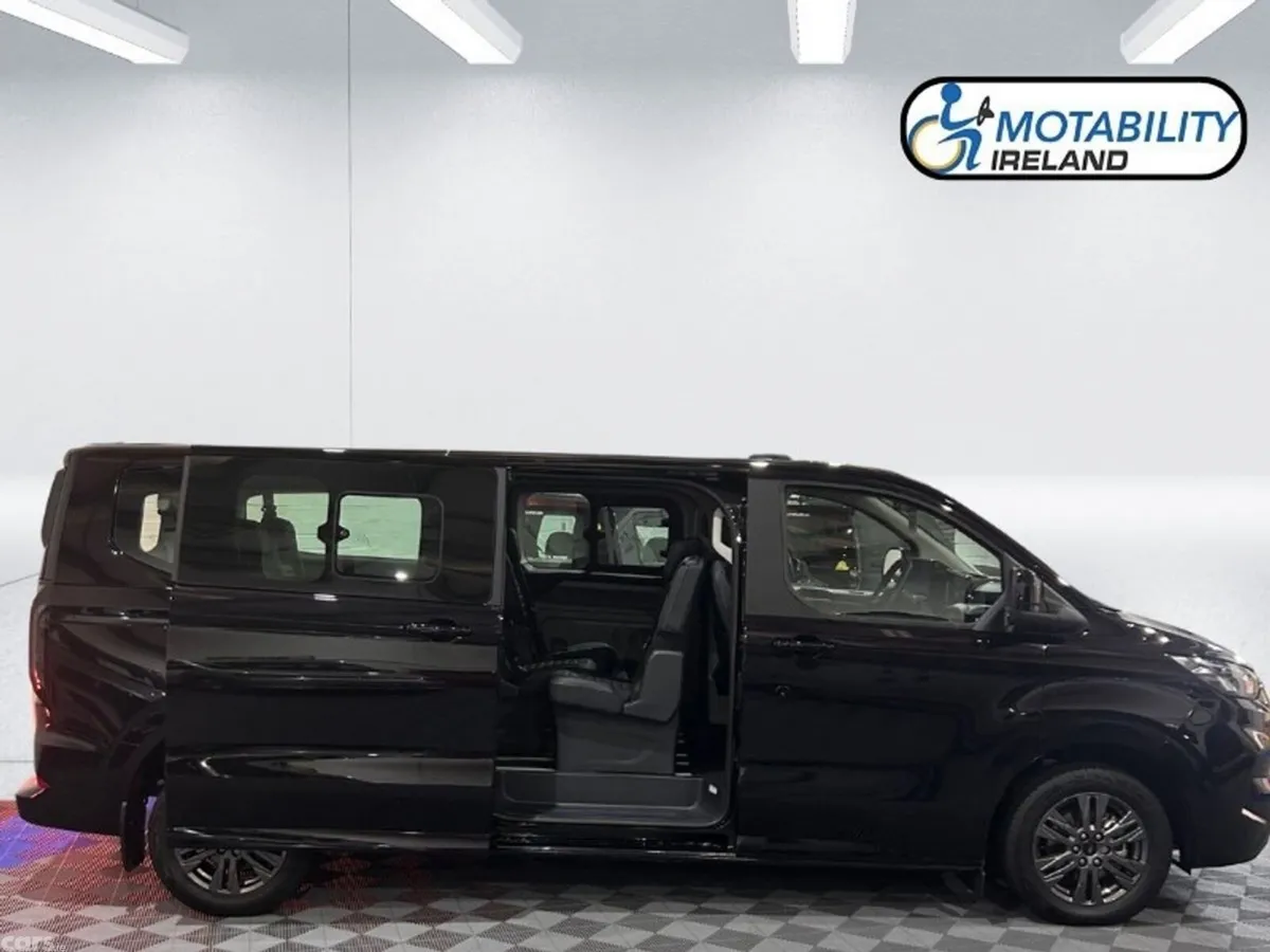Ford Tourneo Custom MPV, Petrol Plug-in Hybrid, 2026, Black