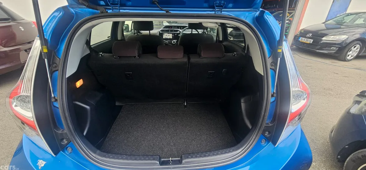 Toyota Aqua Hatchback, Petrol Hybrid, 2016, Blue