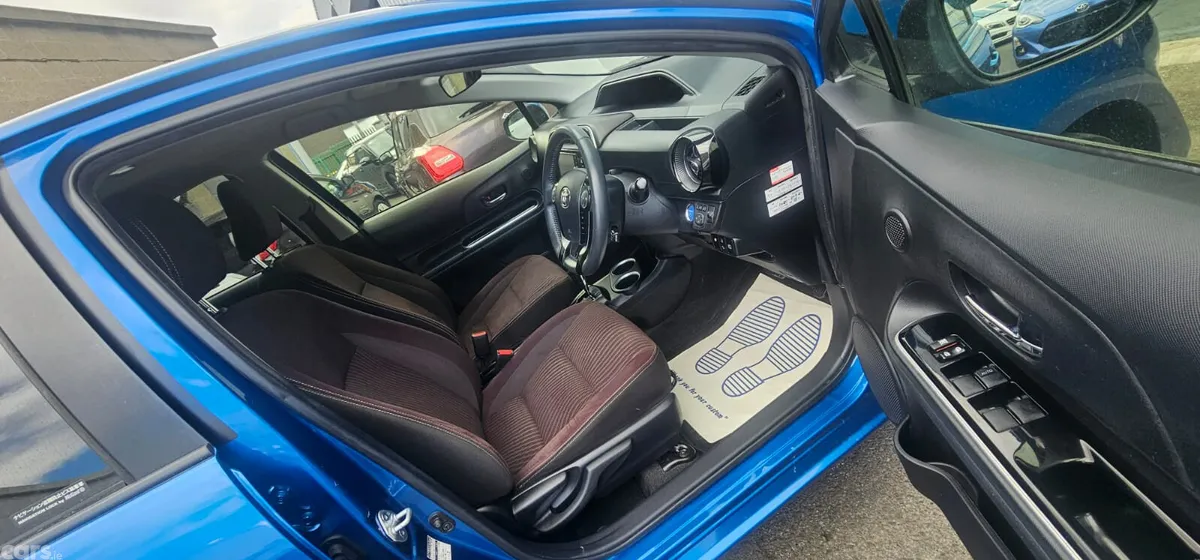 Toyota Aqua Hatchback, Petrol Hybrid, 2016, Blue