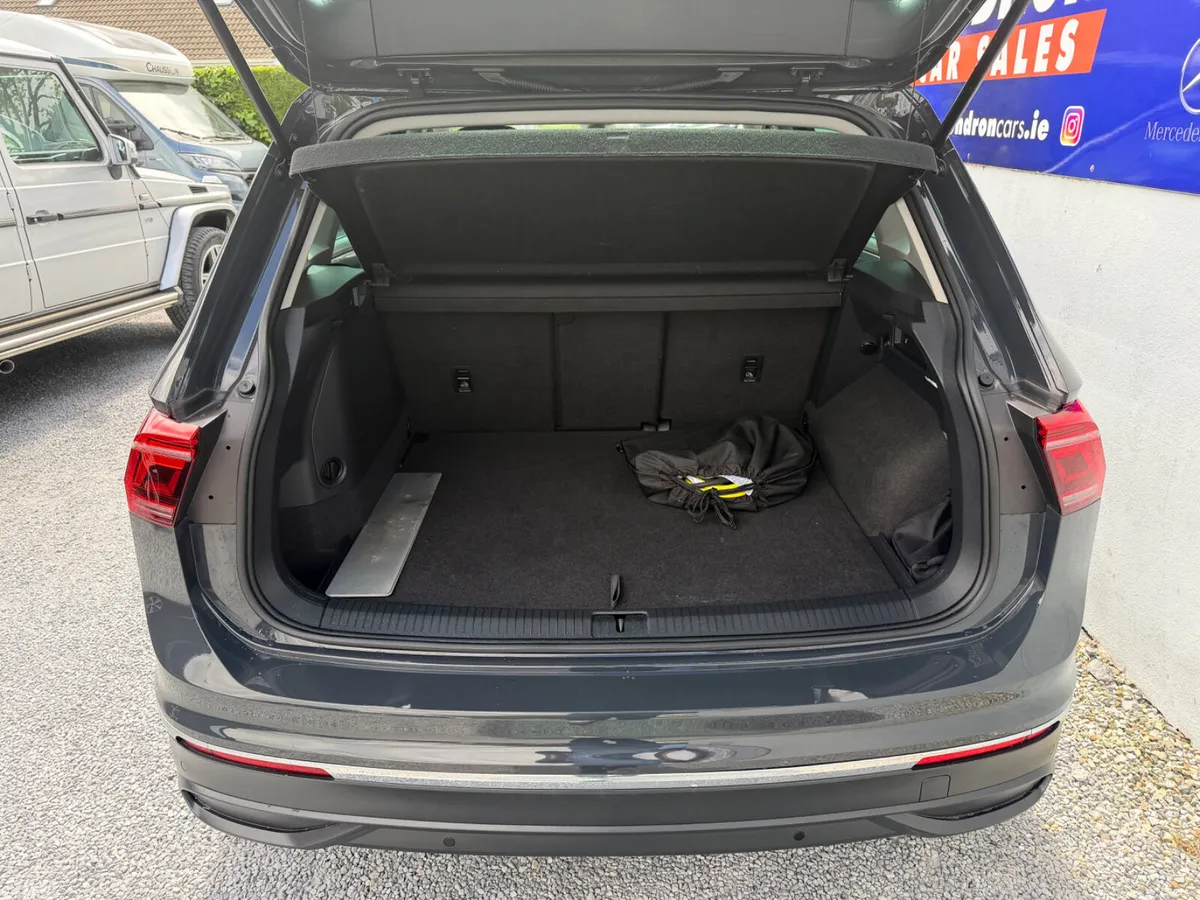 Volkswagen Tiguan SUV, Petrol Plug-in Hybrid, 2024, Grey