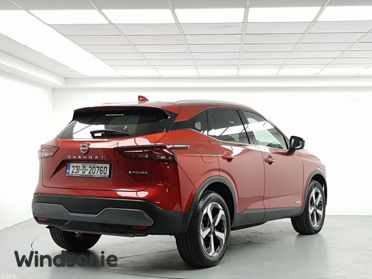 Nissan Qashqai MPV, Petrol Hybrid, 2023, Red