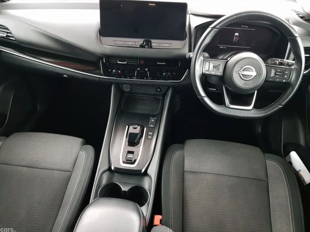 Nissan Qashqai MPV, Petrol Hybrid, 2023, Red