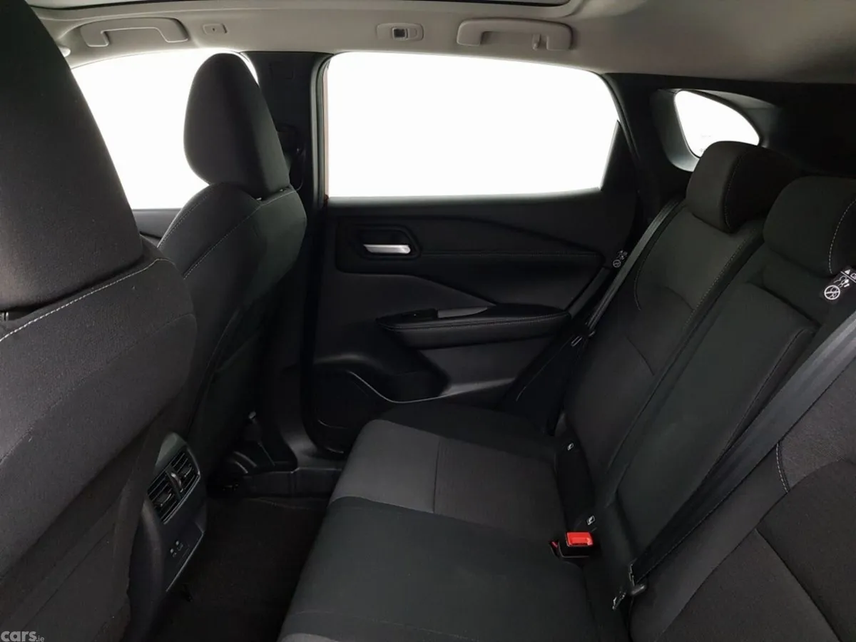 Nissan Qashqai MPV, Petrol Hybrid, 2023, Red