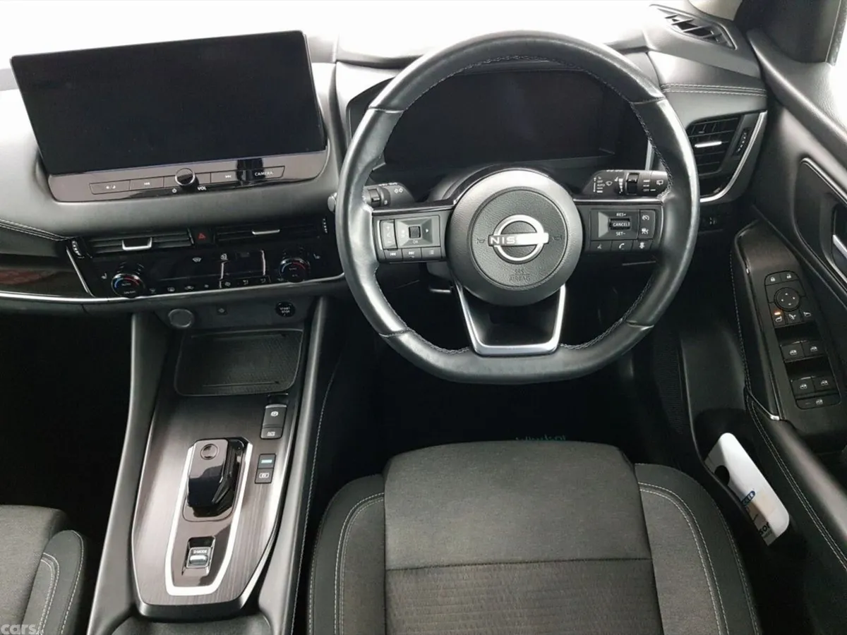 Nissan Qashqai MPV, Petrol Hybrid, 2023, Red