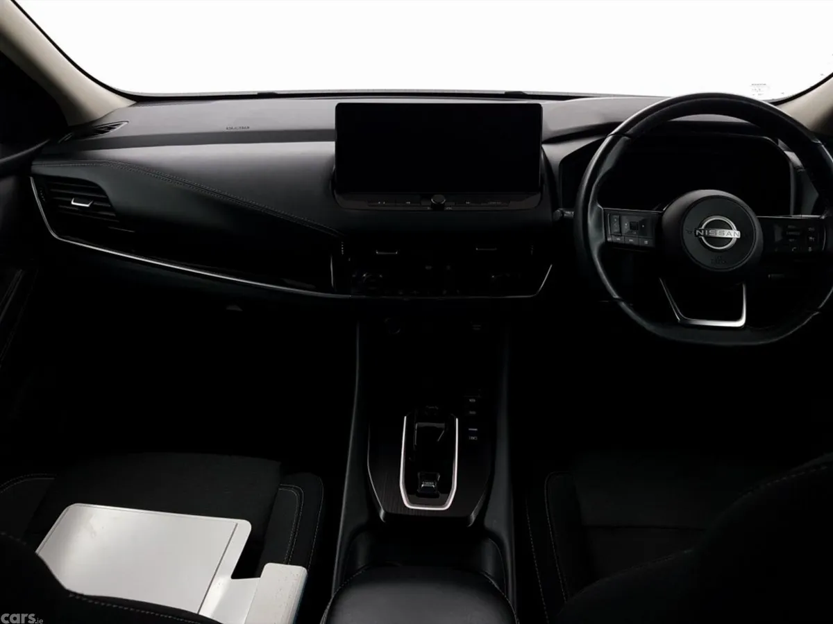 Nissan Qashqai MPV, Petrol Hybrid, 2023, Red