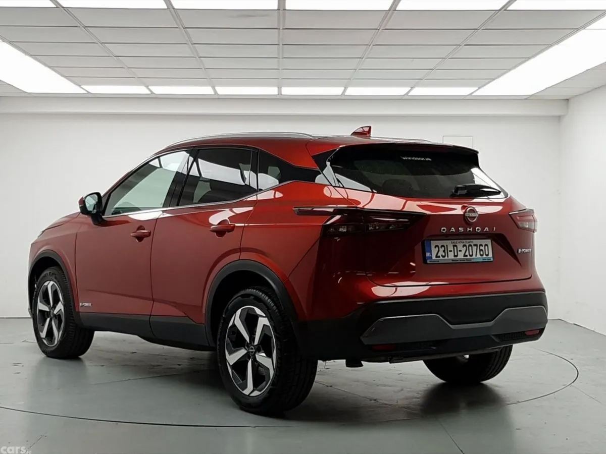 Nissan Qashqai MPV, Petrol Hybrid, 2023, Red