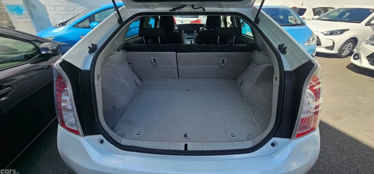 Toyota Prius Hatchback, Petrol Hybrid, 2014, White