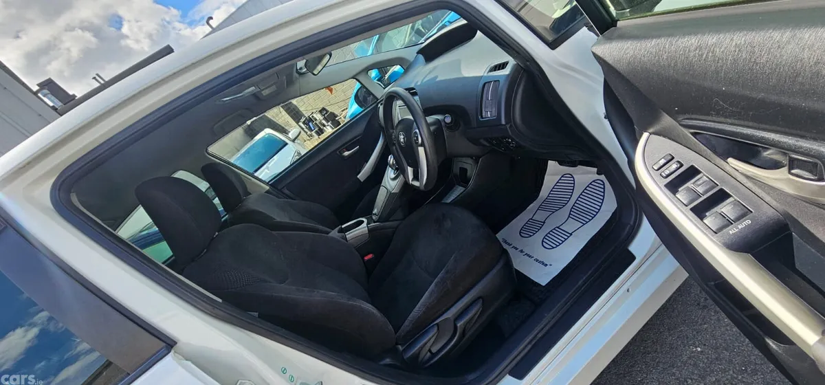 Toyota Prius Hatchback, Petrol Hybrid, 2014, White
