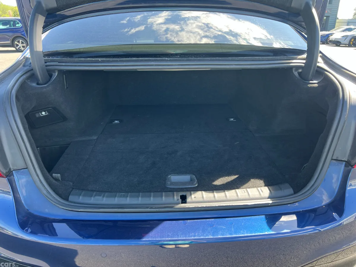 BMW 5-Series Saloon, Petrol Plug-in Hybrid, 2018, Blue