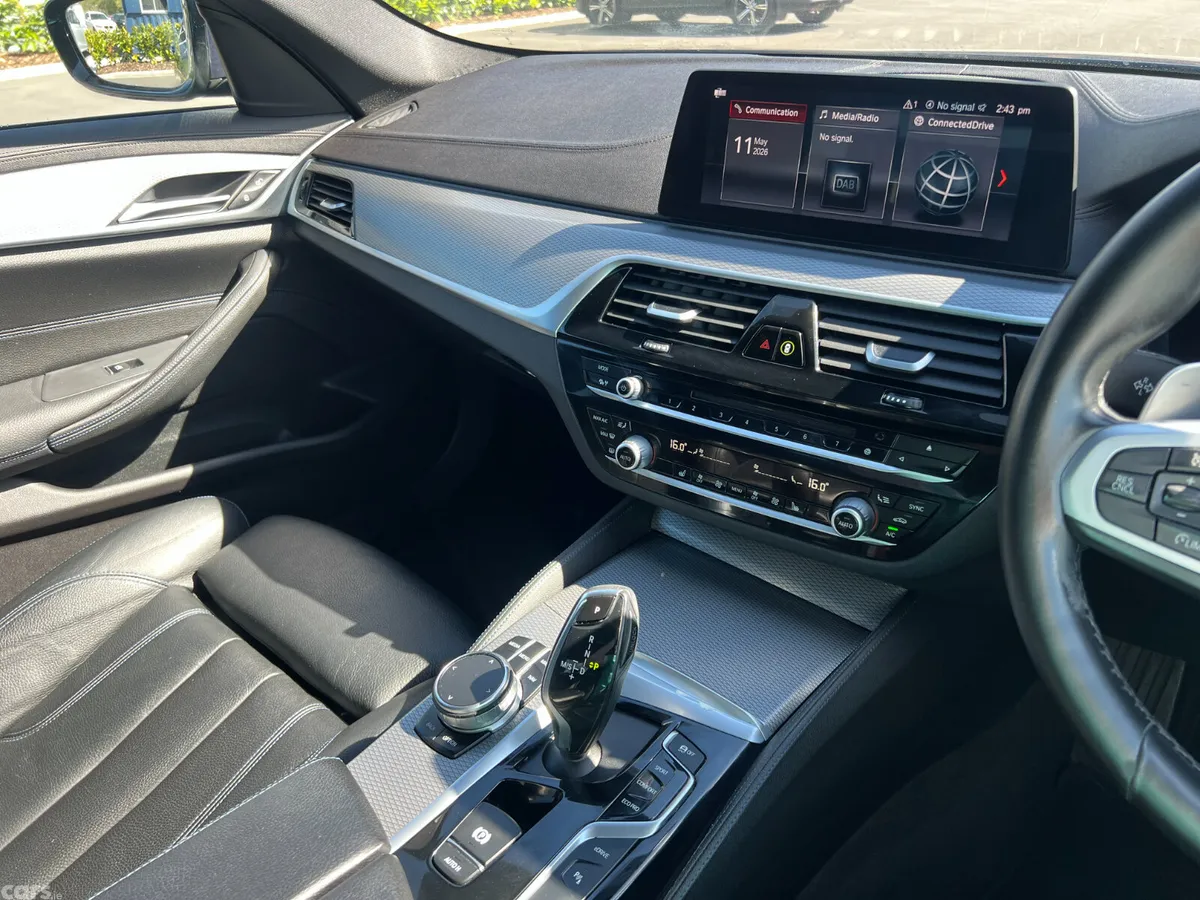 BMW 5-Series Saloon, Petrol Plug-in Hybrid, 2018, Blue
