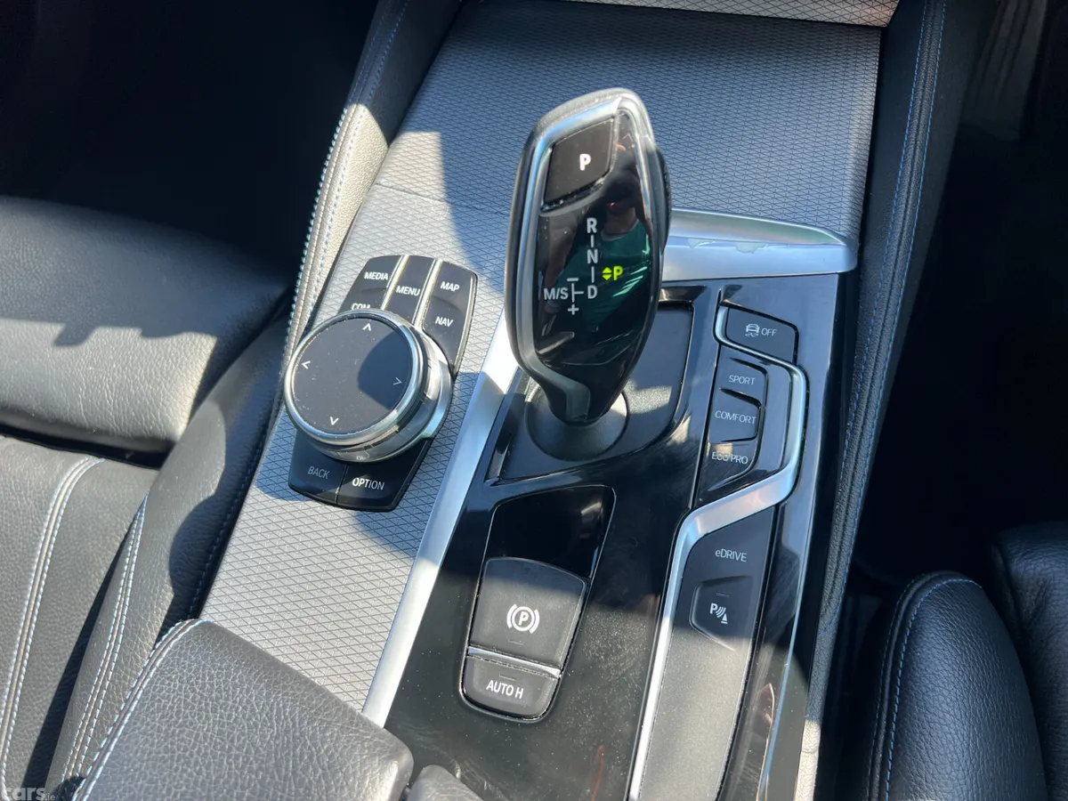 BMW 5-Series Saloon, Petrol Plug-in Hybrid, 2018, Blue