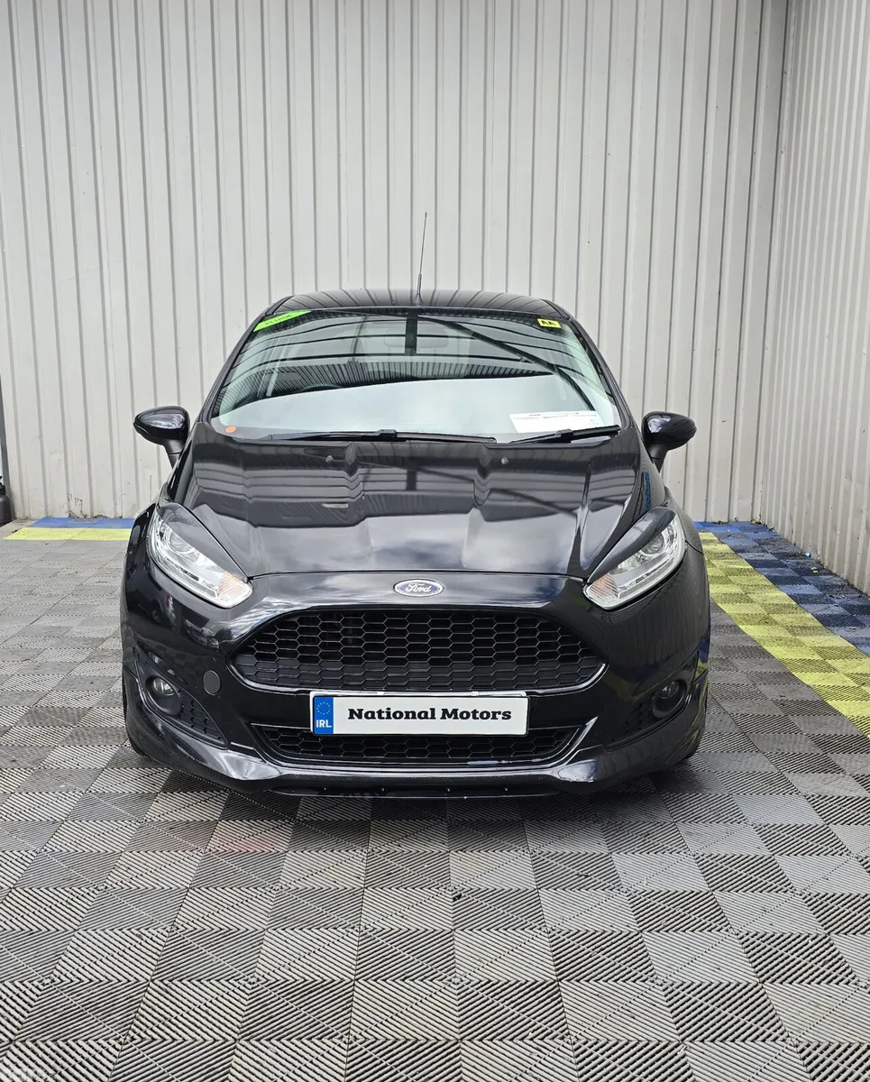 Ford Fiesta Hatchback, Petrol, 2015, Black