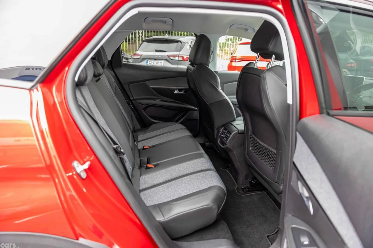 Peugeot 3008 MPV, Diesel, 2020, Red