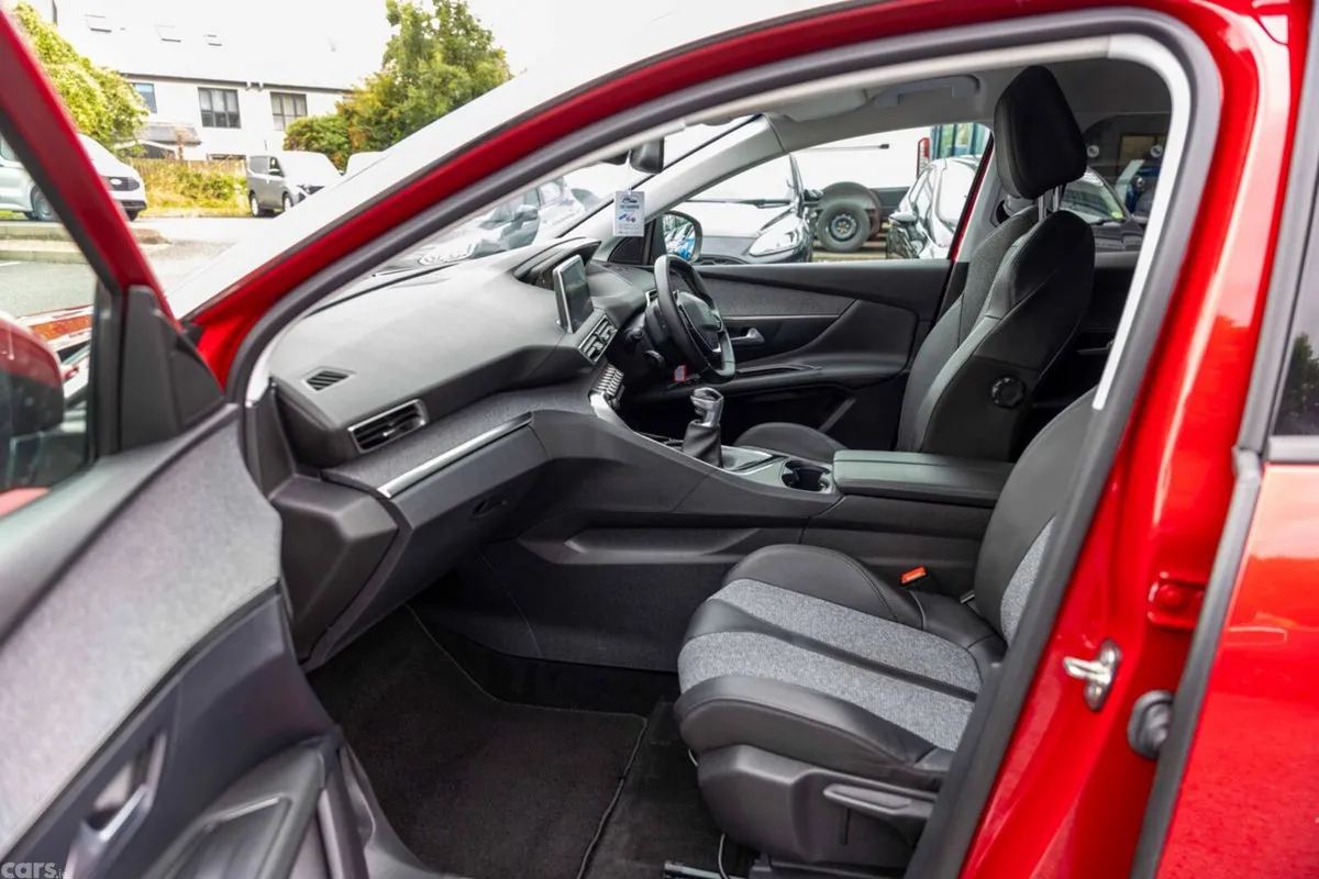Peugeot 3008 MPV, Diesel, 2020, Red