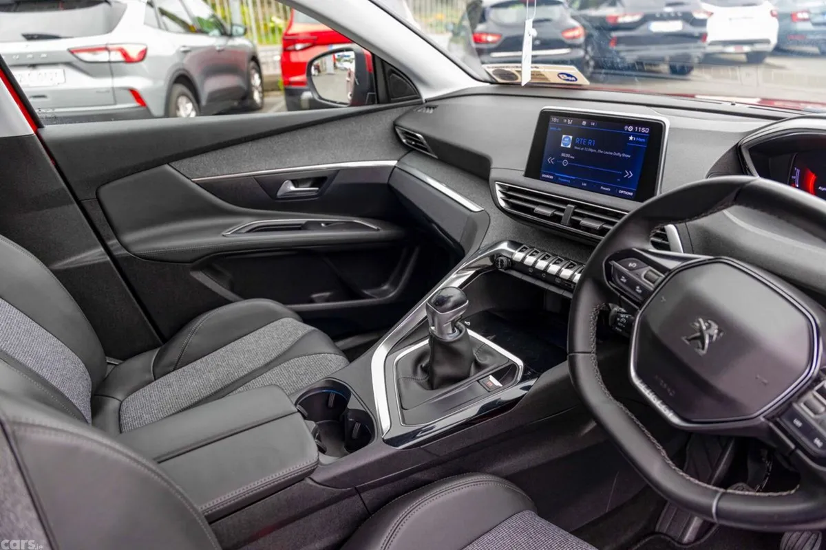 Peugeot 3008 MPV, Diesel, 2020, Red