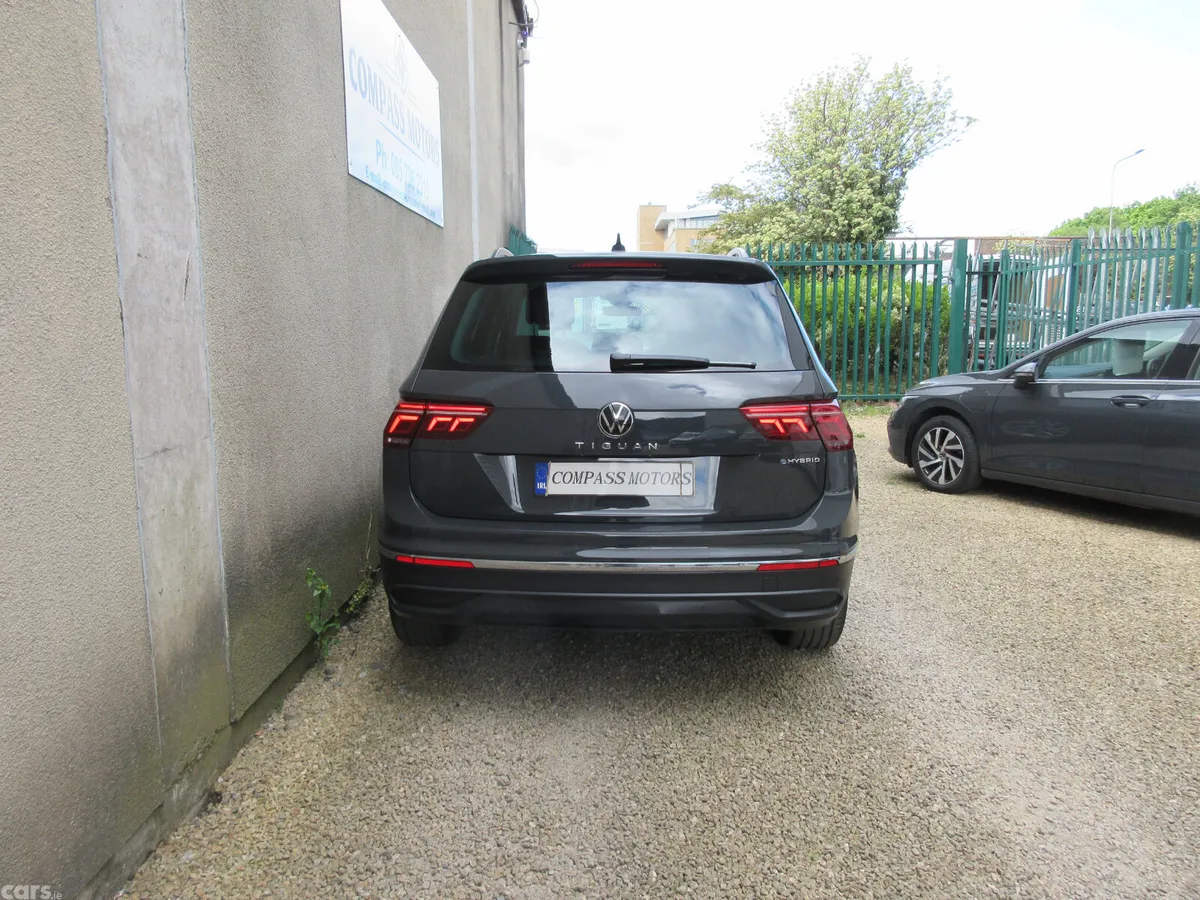 Volkswagen Tiguan SUV, Petrol Hybrid, 2022, Grey