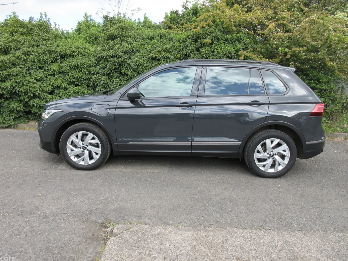 Volkswagen Tiguan SUV, Petrol Hybrid, 2022, Grey