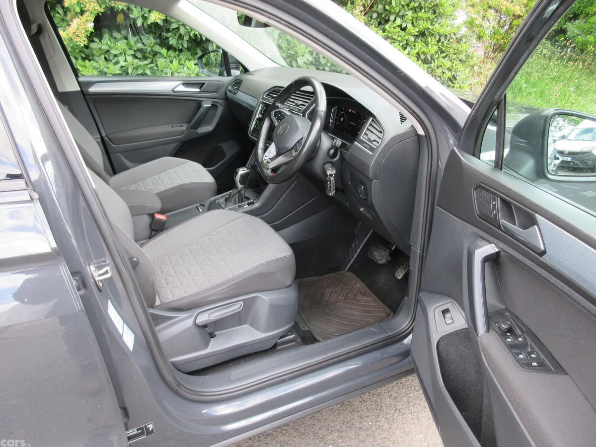 Volkswagen Tiguan SUV, Petrol Hybrid, 2022, Grey