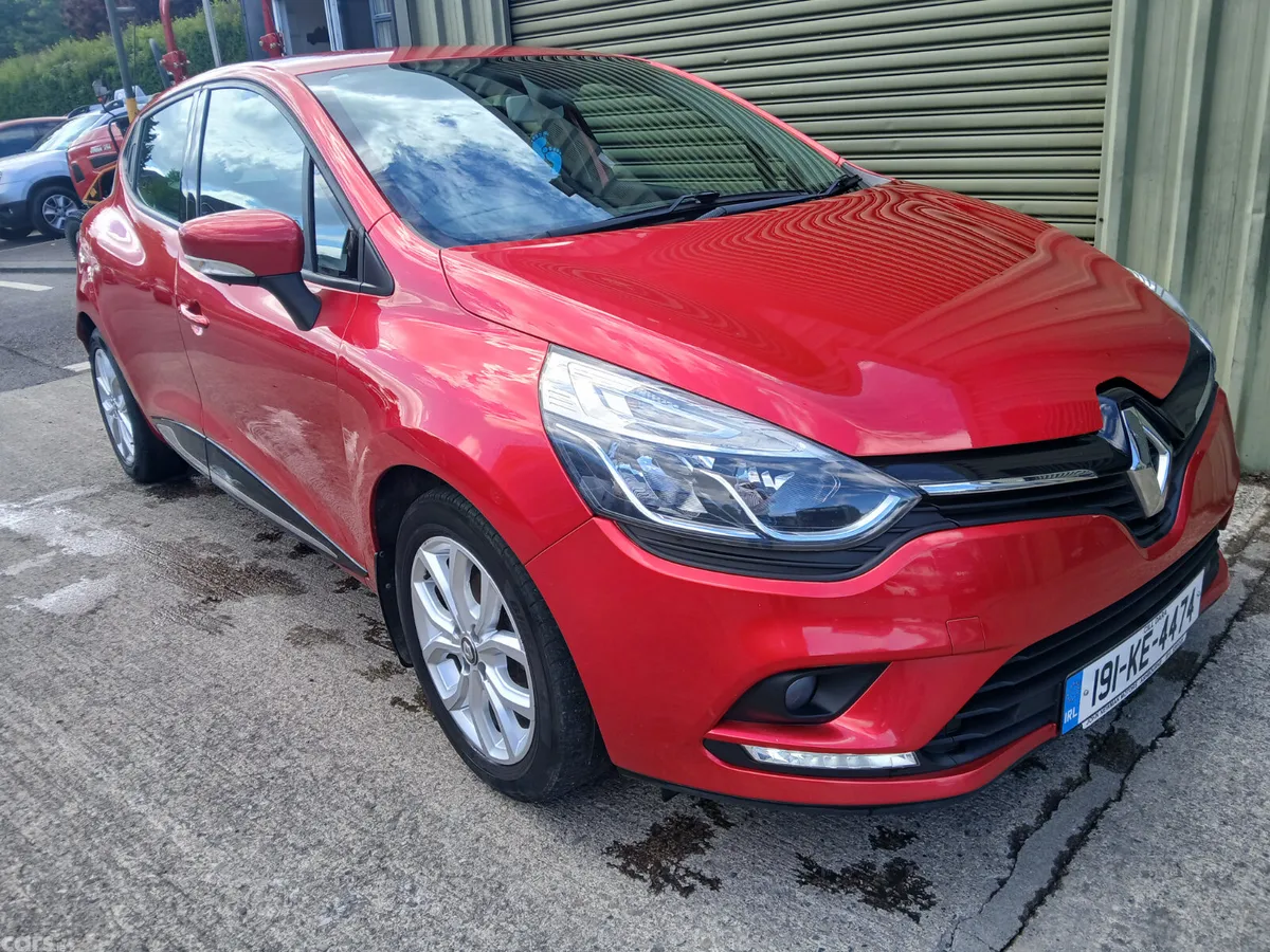 Renault Clio Hatchback, Petrol, 2019, Red