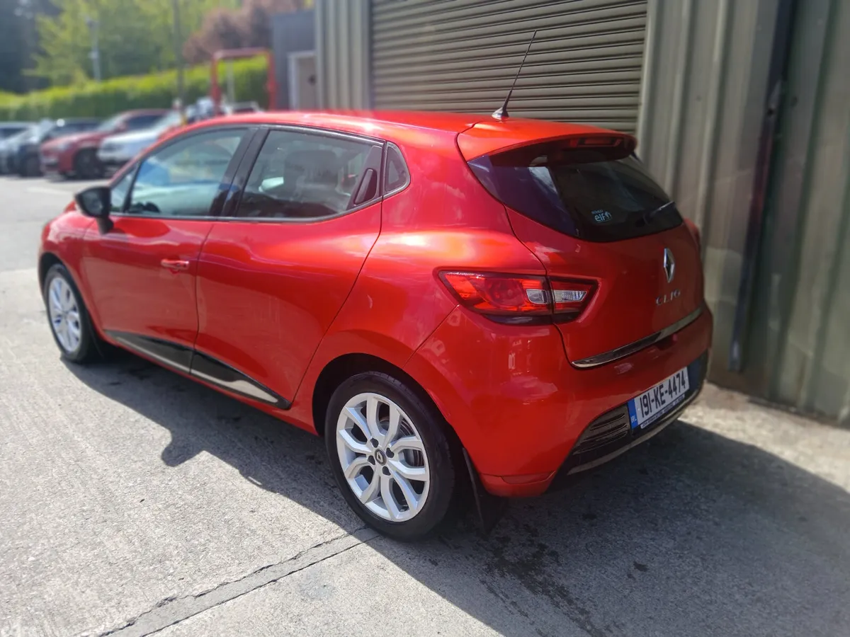 Renault Clio Hatchback, Petrol, 2019, Red