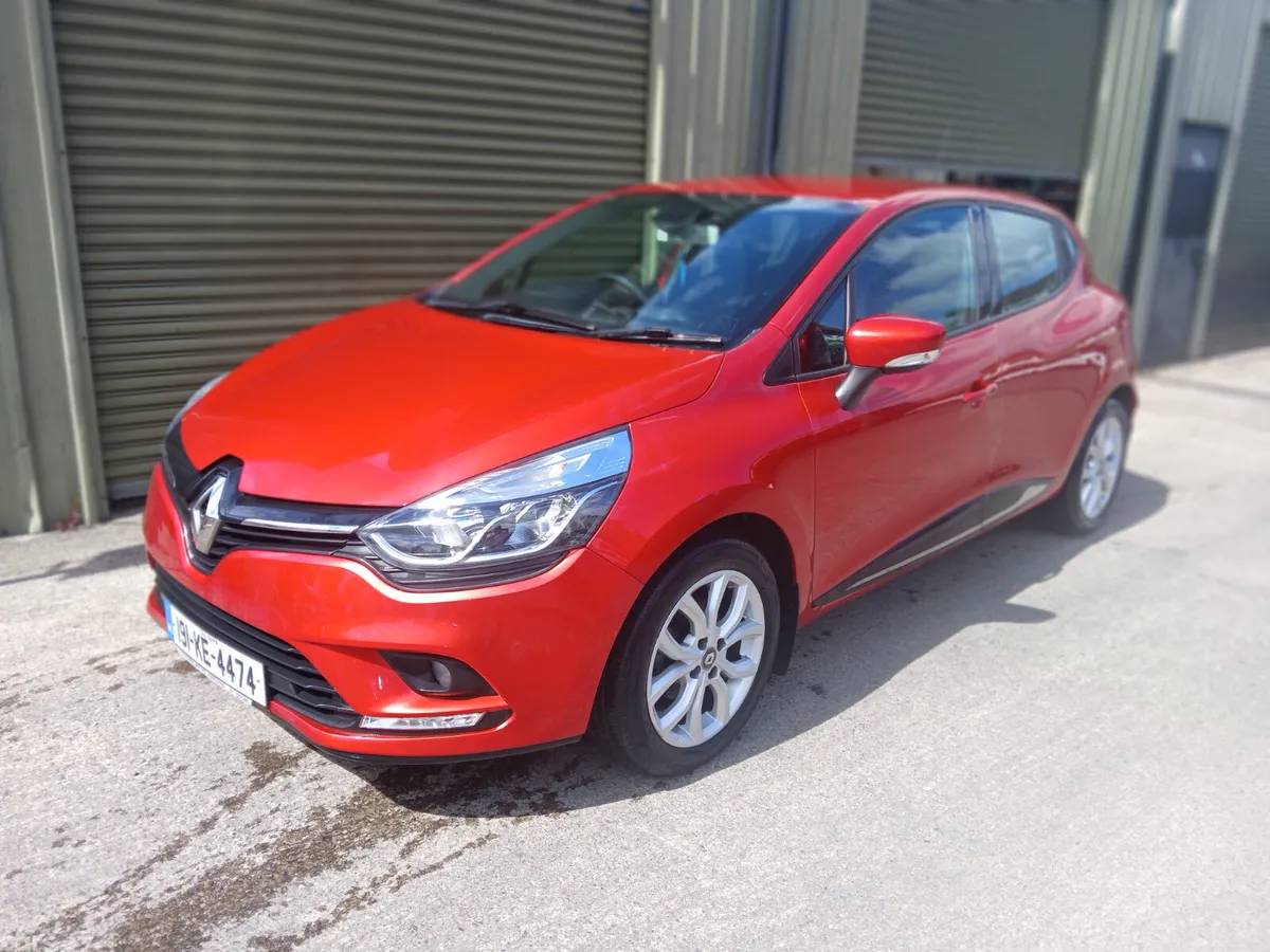 Renault Clio Hatchback, Petrol, 2019, Red