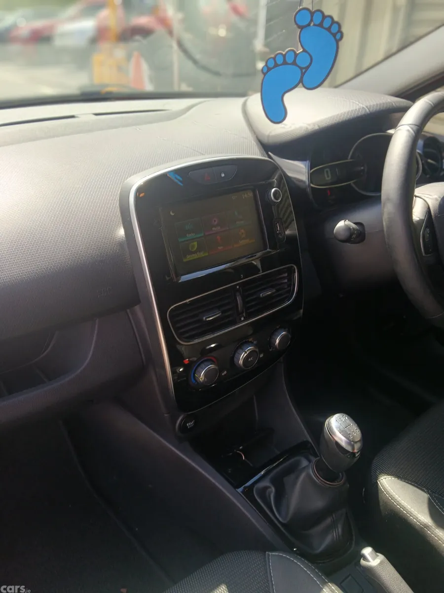 Renault Clio Hatchback, Petrol, 2019, Red