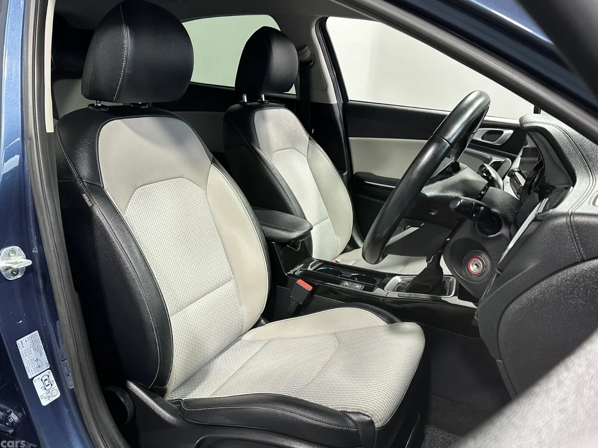Kia XCeed Hatchback, Diesel, 2021, Blue