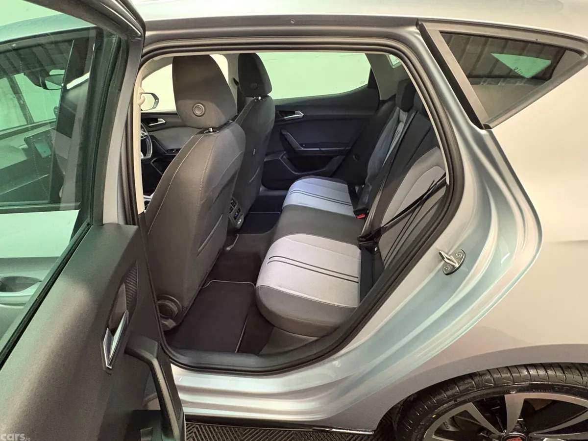 SEAT Leon Hatchback, Diesel, 2022, Silver