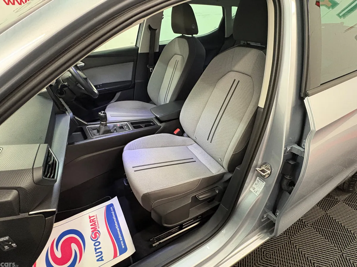 SEAT Leon Hatchback, Diesel, 2022, Silver