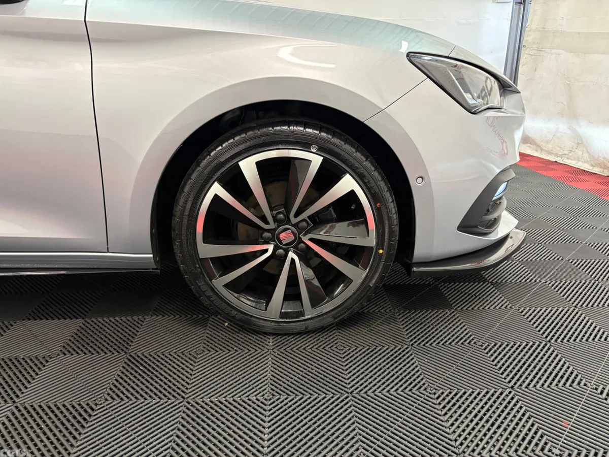SEAT Leon Hatchback, Diesel, 2022, Silver