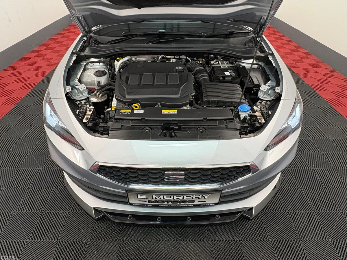 SEAT Leon Hatchback, Diesel, 2022, Silver