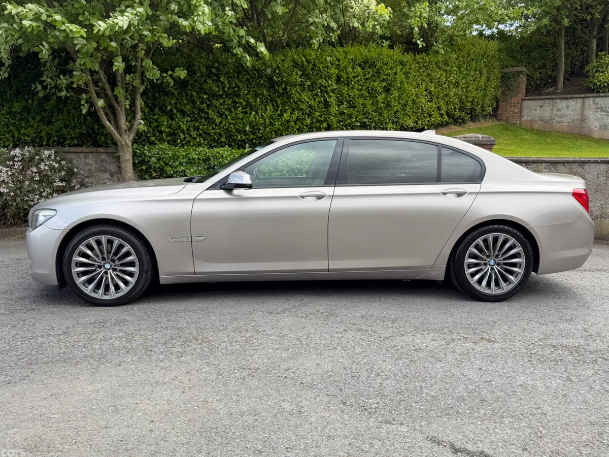 BMW 7-Series Saloon, Petrol, 2010, Silver