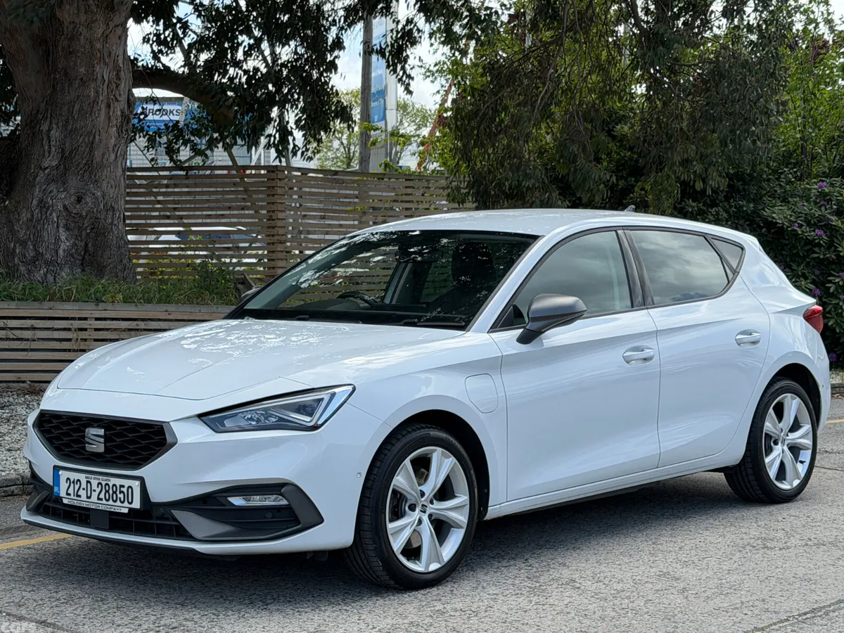 SEAT Leon Hatchback, Petrol Plug-in Hybrid, 2021, White