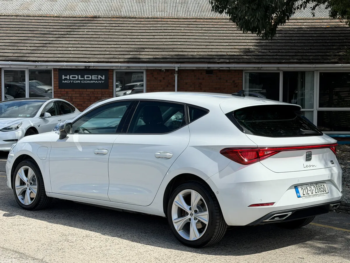 SEAT Leon Hatchback, Petrol Plug-in Hybrid, 2021, White