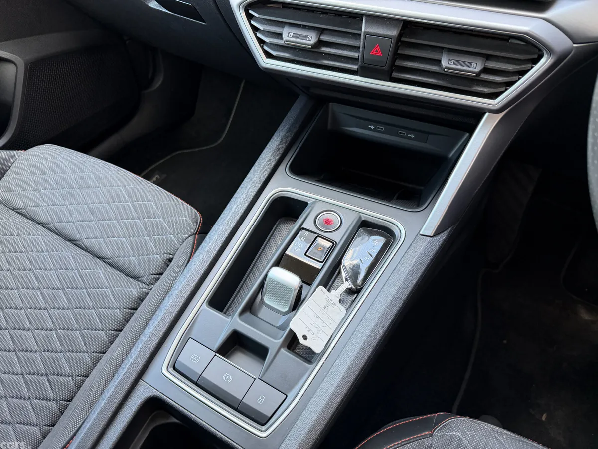 SEAT Leon Hatchback, Petrol Plug-in Hybrid, 2021, White