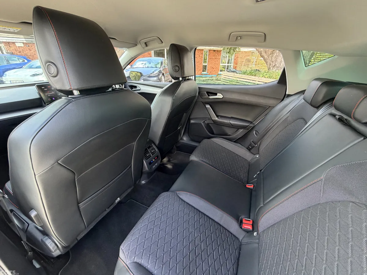 SEAT Leon Hatchback, Petrol Plug-in Hybrid, 2021, White