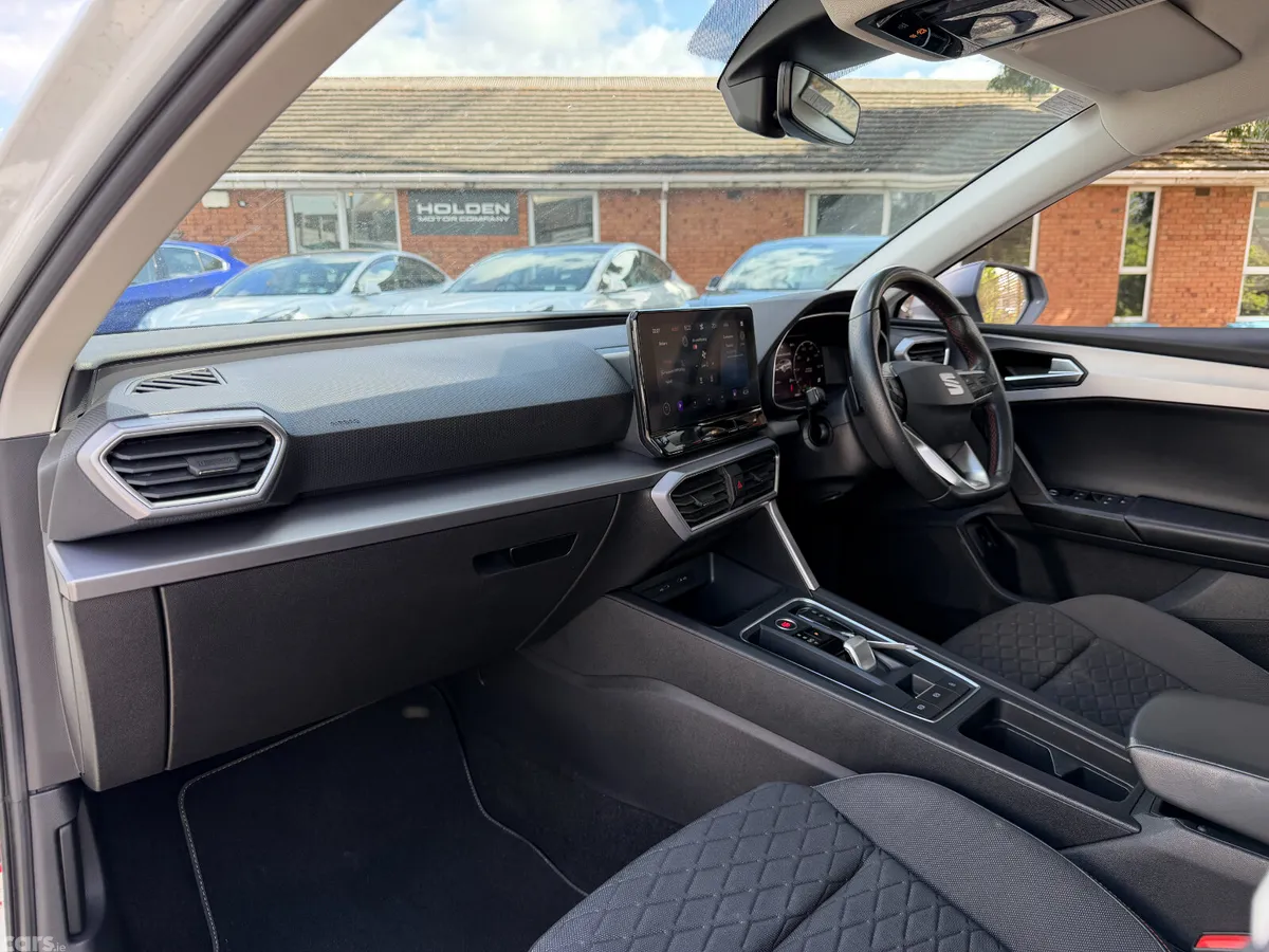 SEAT Leon Hatchback, Petrol Plug-in Hybrid, 2021, White