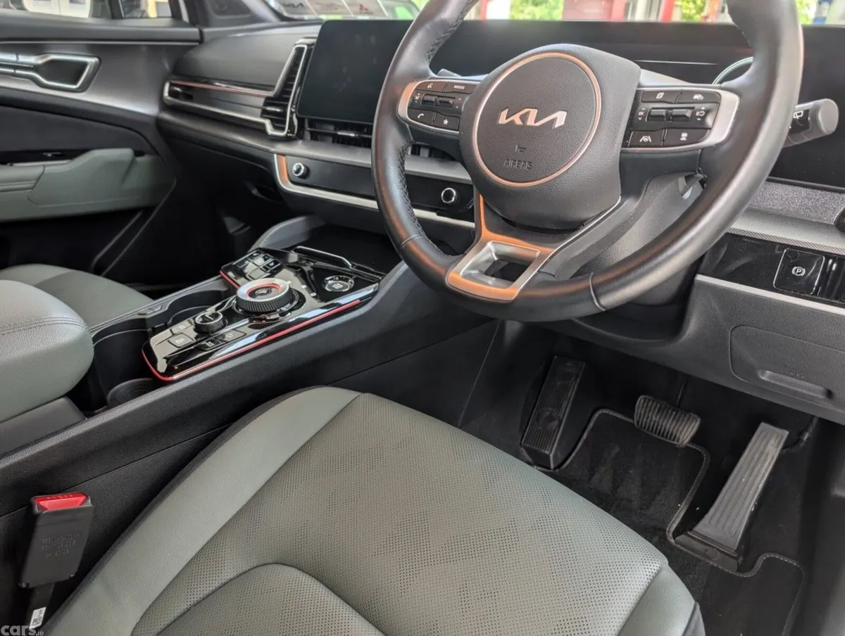 Kia Sportage SUV, Petrol Plug-in Hybrid, 2025, White