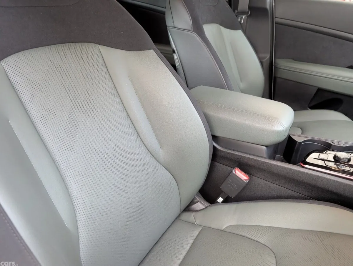 Kia Sportage SUV, Petrol Plug-in Hybrid, 2025, White