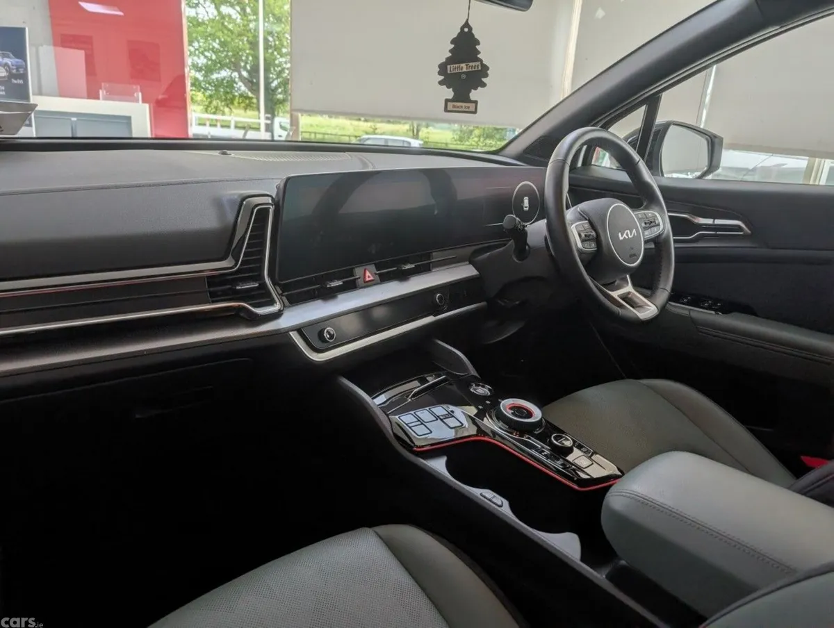 Kia Sportage SUV, Petrol Plug-in Hybrid, 2025, White