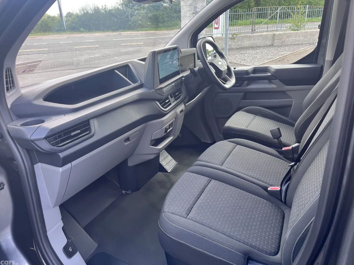 Ford Tourneo Custom MPV, Petrol Plug-in Hybrid, 2027, Grey