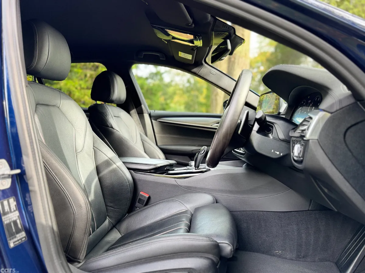 BMW 5-Series Estate, Diesel, 2019, Blue