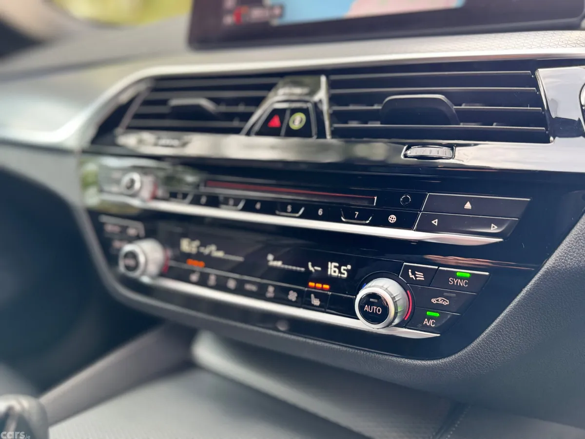 BMW 5-Series Estate, Diesel, 2019, Blue