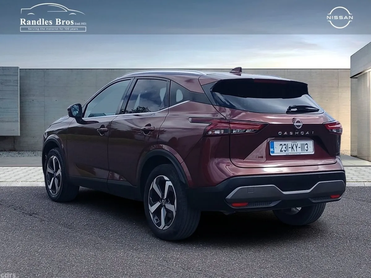 Nissan Qashqai MPV, Petrol, 2023, Red