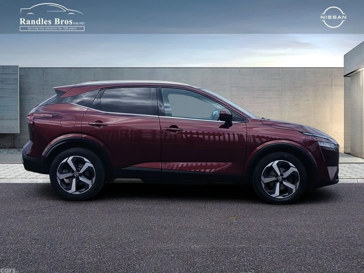 Nissan Qashqai MPV, Petrol, 2023, Red
