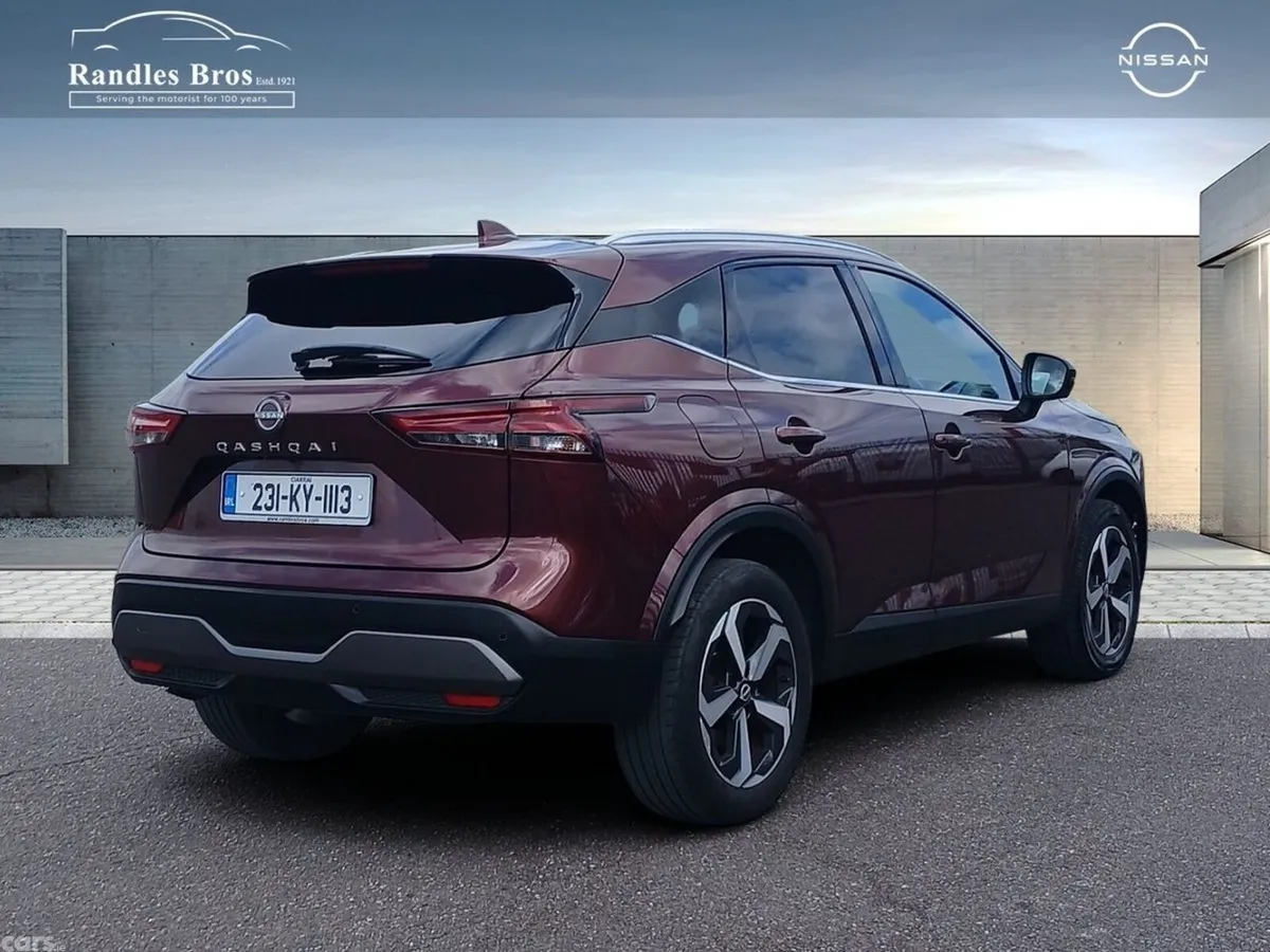 Nissan Qashqai MPV, Petrol, 2023, Red